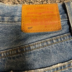 Levis 501 straight leg jeans size 28